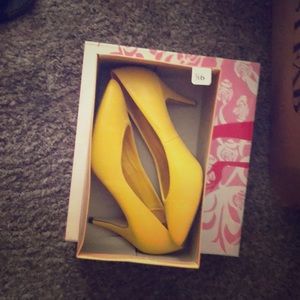 Yellow Punps.. LOWER EAST SIDE